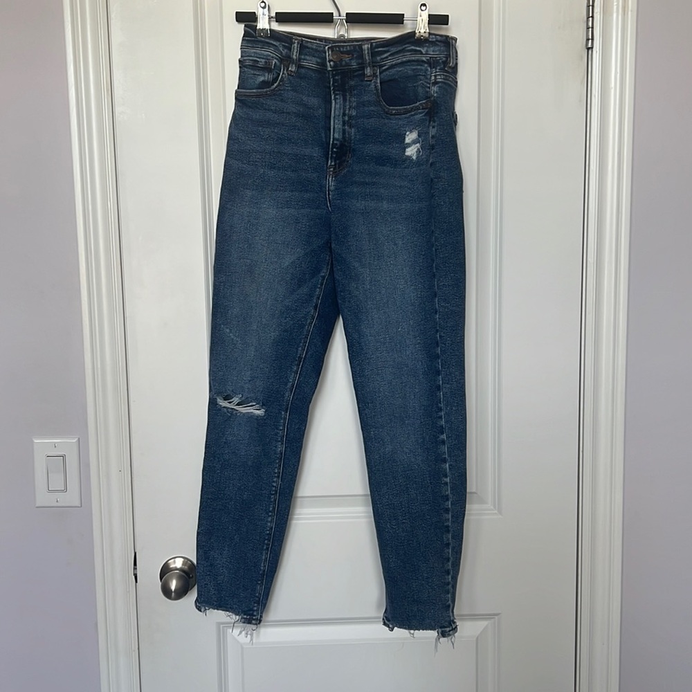 AMERICAN EAGLE distressed high rise mom jeans
